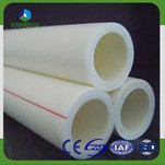 Bijeli PPR cijevni i fitinzi vodovodne cijevi